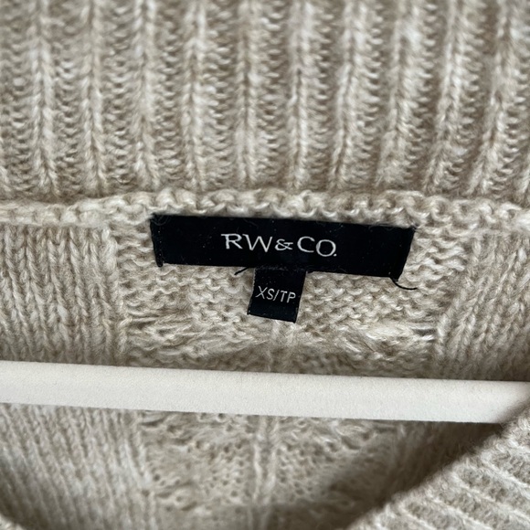 RW&CO oatmeal cable tunic sweater in XS with pearl beading and rounded hem. EUC - Picture 3 of 4